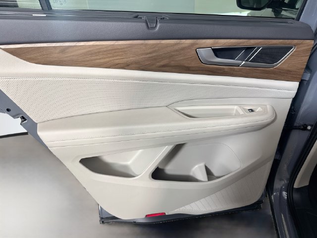 Used 2026 Volkswagen Atlas SE FWD image 25
