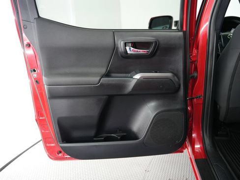 Used 2017 Toyota Tacoma TRD Sport w/ Tow Package (A/T) AWD/4WD image 35