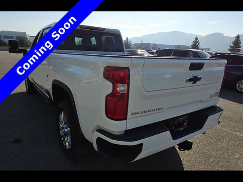 Used 2022 Chevrolet Silverado 2500 High Country w/ Z71 Off-Road Package image 18
