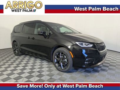 New 2026 Chrysler Pacifica Select w/ S Appearance Package