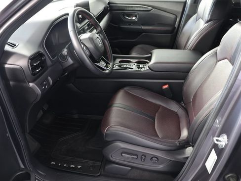 Used 2025 Honda Pilot Black Edition image 21