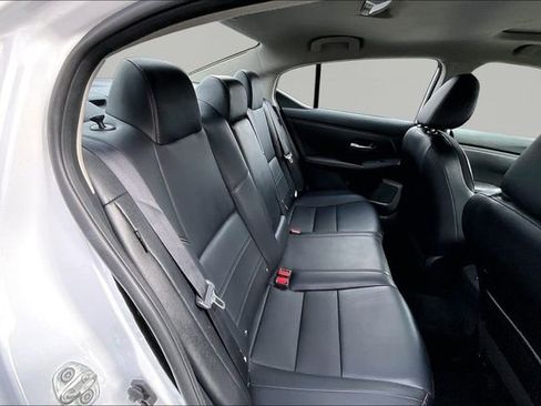 Used 2025 Nissan Sentra SR w/ SR Premium Package image 17