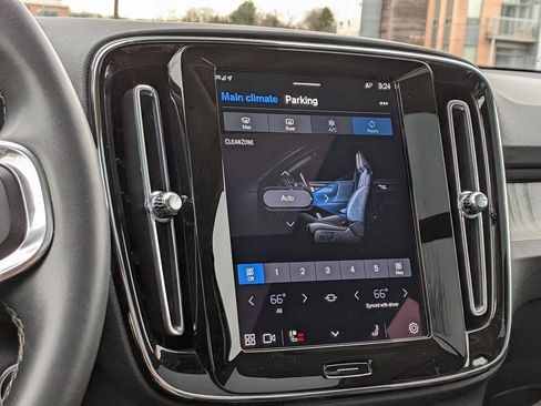 Certified 2023 Volvo XC40 B5 Plus w/ Driver Assist Package image 17