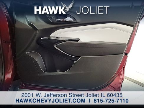 Used 2025 Chevrolet Trax LT w/ LT Convenience Package FWD image 24