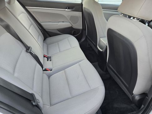 Used 2019 Hyundai Elantra SE FWD image 26