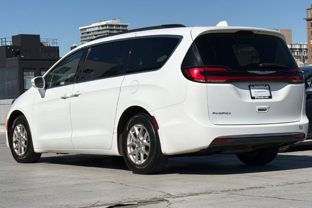 Used 2022 Chrysler Pacifica Touring-L FWD image 9