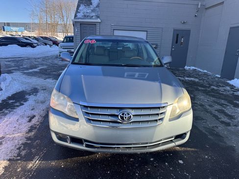 Used 2006 Toyota Avalon Limited image 2