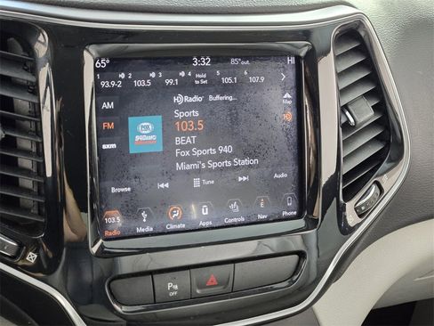 Used 2019 Jeep Cherokee Limited image 18