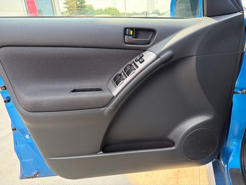 Used 2008 Pontiac Vibe w/ Preferred Package FWD image 11