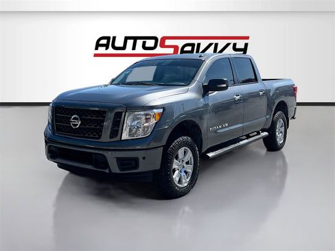 Used 2019 Nissan Titan SV w/ SV Convenience Package image 3