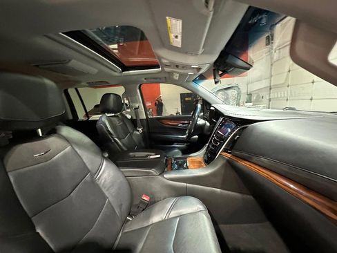 Used 2015 Cadillac Escalade ESV Premium image 18