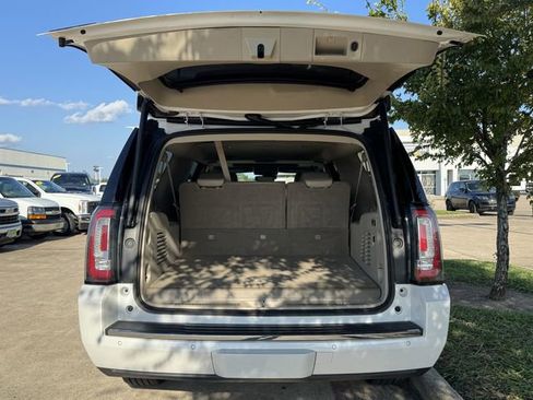 Used 2020 GMC Yukon XL Denali w/ Denali Premium Package image 24