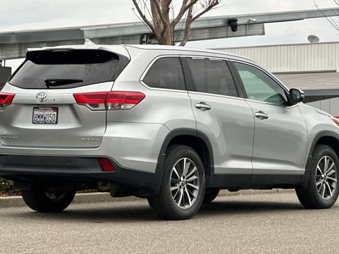 Used 2019 Toyota Highlander SE image 4