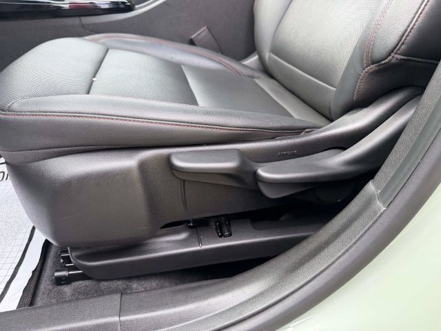 Certified 2024 Chevrolet Trax RS FWD image 17