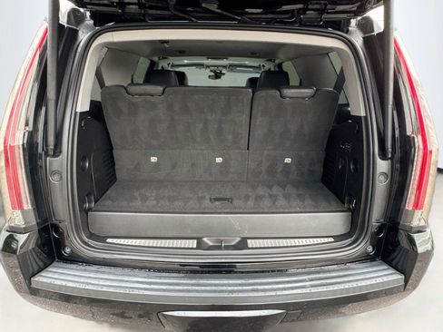 Used 2019 Cadillac Escalade Luxury AWD/4WD image 30