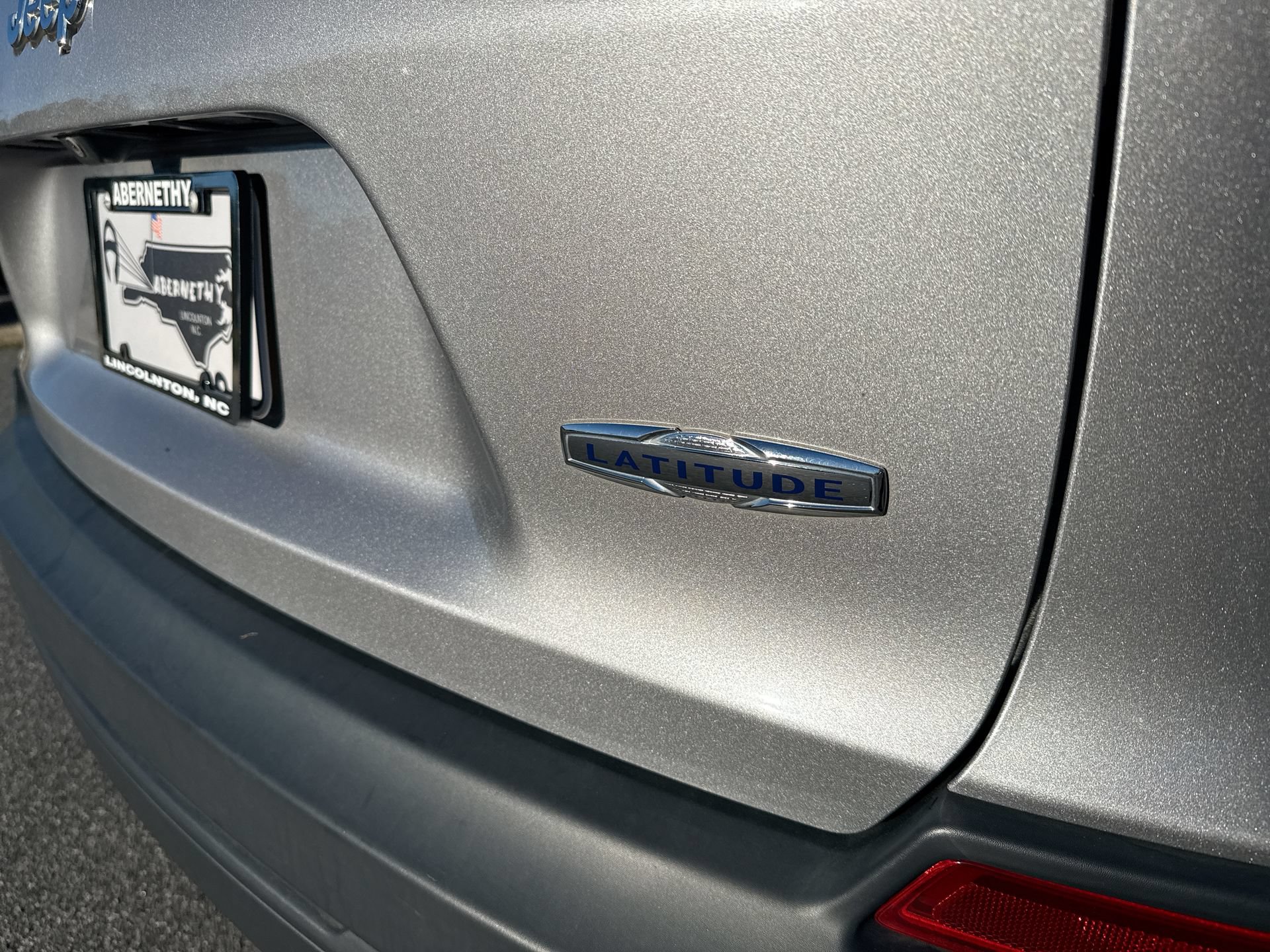 Used 2019 Jeep Cherokee Latitude Plus FWD image 19