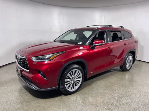 Certified 2026 Toyota Highlander Platinum AWD/4WD image 7