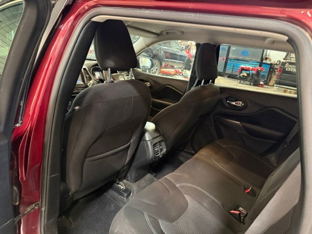 Used 2019 Jeep Cherokee Latitude w/ Popular Appearance Group AWD/4WD image 40