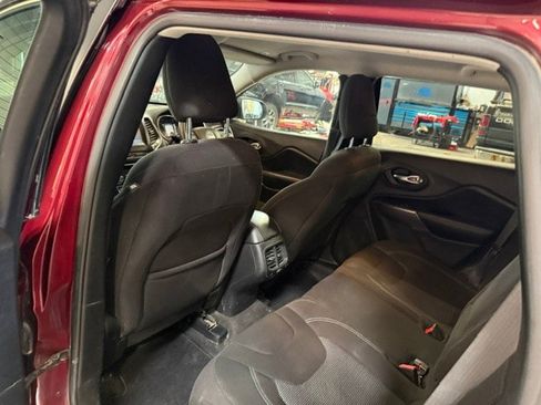 Used 2019 Jeep Cherokee Latitude w/ Popular Appearance Group AWD/4WD image 40