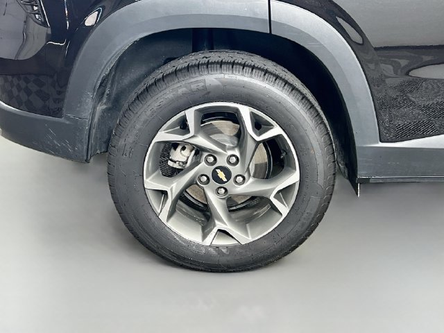Used 2025 Chevrolet Trax LT FWD image 34