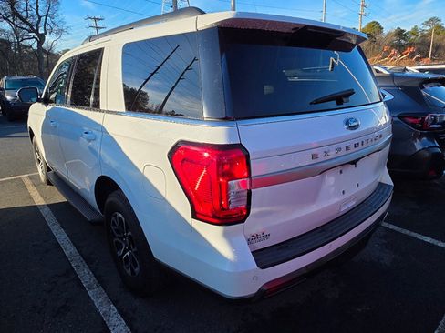 Used 2022 Ford Expedition XLT image 4