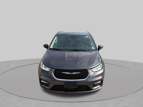 Used 2023 Chrysler Pacifica Touring-L FWD image 19