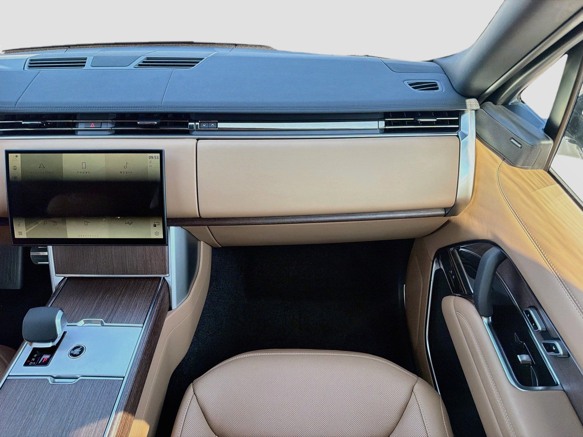 New 2026 Land Rover Range Rover Long Wheelbase SE AWD/4WD image 19