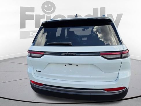 New 2026 Jeep Grand Cherokee Altitude AWD/4WD image 2