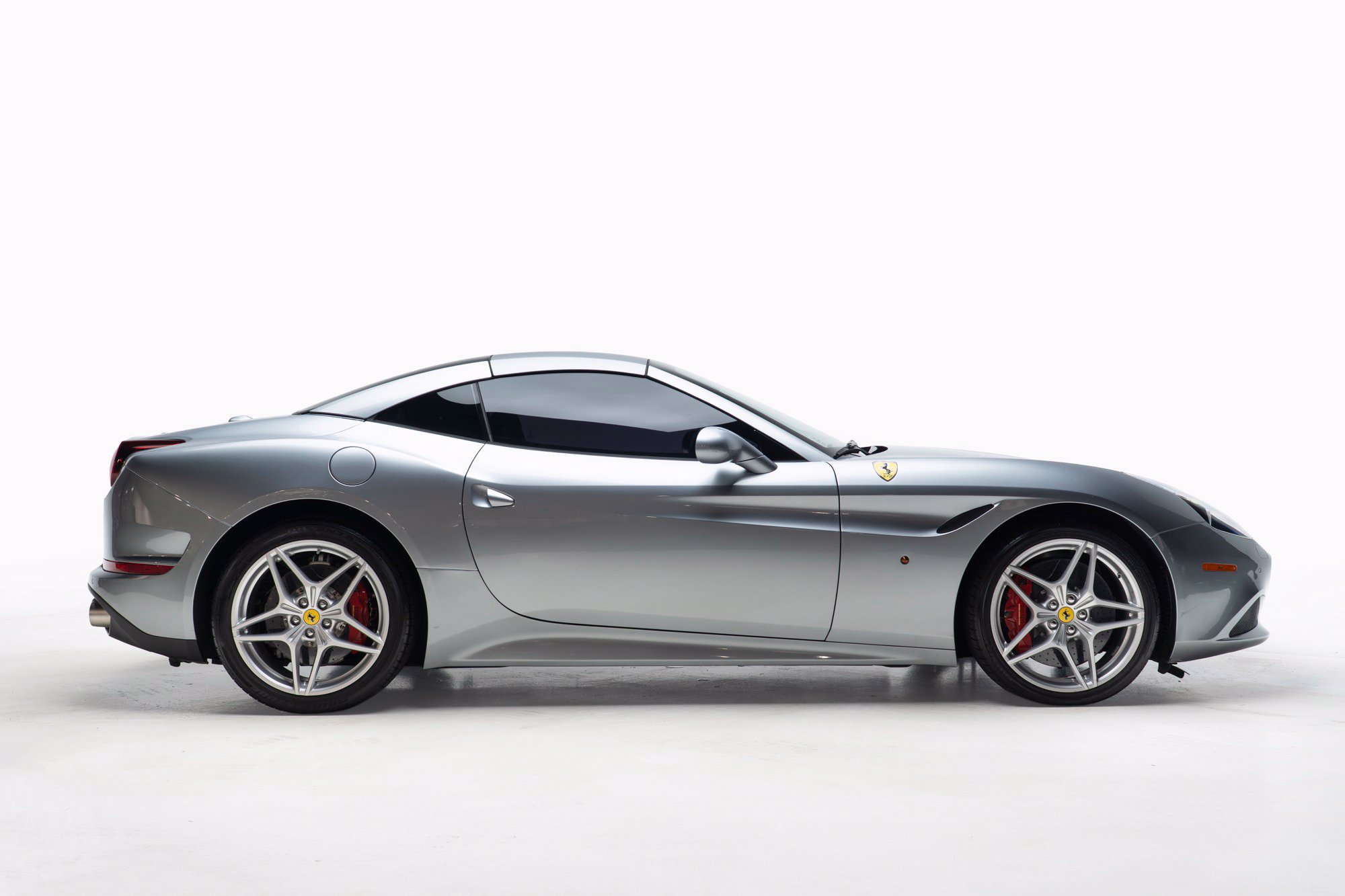 Used 2016 Ferrari California T RWD image 8