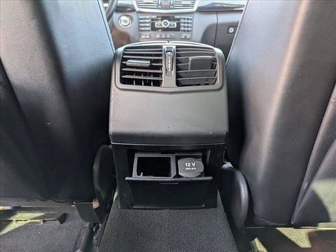 Used 2013 Mercedes-Benz E 550 4MATIC Sedan image 19