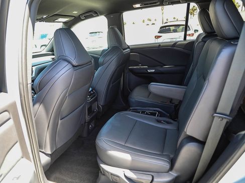 Used 2025 Lexus TX 500h AWD w/ Technology Package image 18