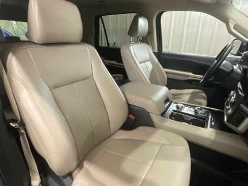 Used 2022 Ford Expedition XLT image 15