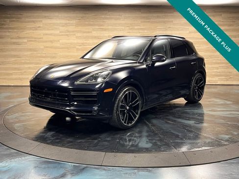 Used 2022 Porsche Cayenne Turbo image 5