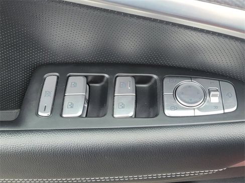 Used 2022 Genesis G70 2.0T w/ Prestige Package image 31