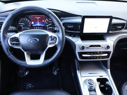 Used 2022 Ford Explorer XLT w/ Equipment Group 202A image 19