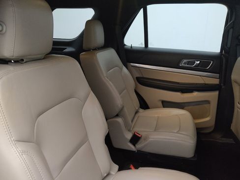 Used 2019 Ford Explorer XLT w/ Equipment Group 202A AWD/4WD image 19