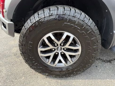 Used 2018 Ford F150 Raptor w/ Equipment Group 802A Luxury image 9