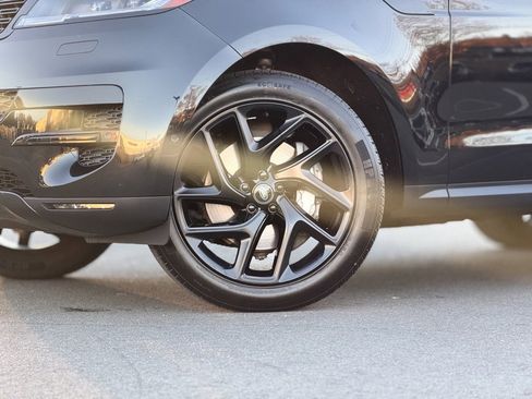 Used 2023 Land Rover Range Rover Sport SE image 3