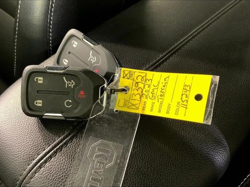 Used 2023 GMC Terrain SLT AWD/4WD image 12