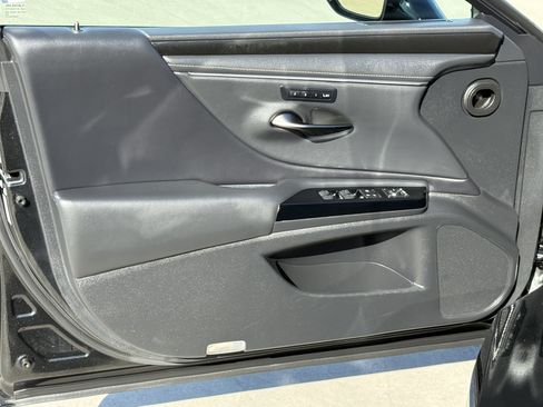 Certified 2025 Lexus ES 300h w/ Premium Package FWD image 16