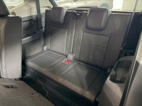 Used 2018 Volkswagen Tiguan SE FWD image 16