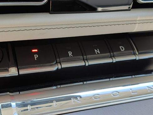 Used 2025 Lincoln Aviator AWD w/ Jet Appearance Package image 24