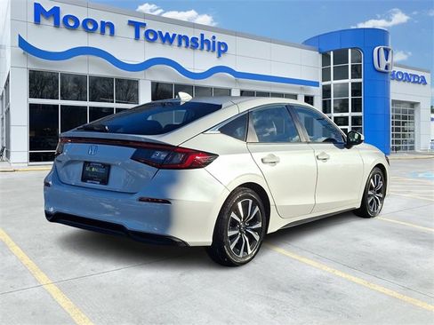 Used 2024 Honda Civic EX-L image 6