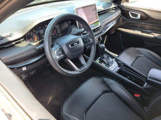 Used 2023 Jeep Compass Latitude AWD/4WD image 5
