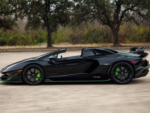 Used 2021 Lamborghini Aventador SVJ image 23