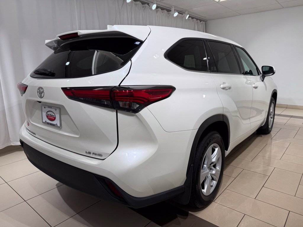 Used 2021 Toyota Highlander LE AWD/4WD image 5