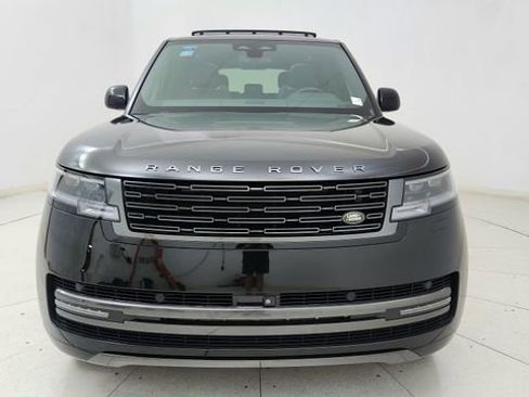 Used 2025 Land Rover Range Rover SE image 2
