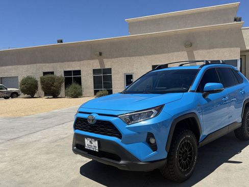 Used 2019 Toyota RAV4 XLE w/ Carpet Mat Package FWD image 7