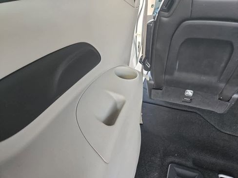 Used 2024 Chrysler Pacifica Touring-L image 57