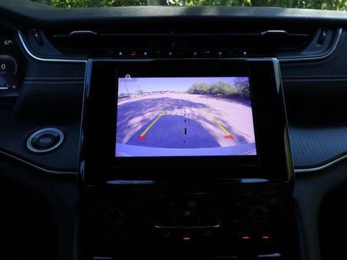 Used 2023 Jeep Grand Cherokee L Laredo image 17